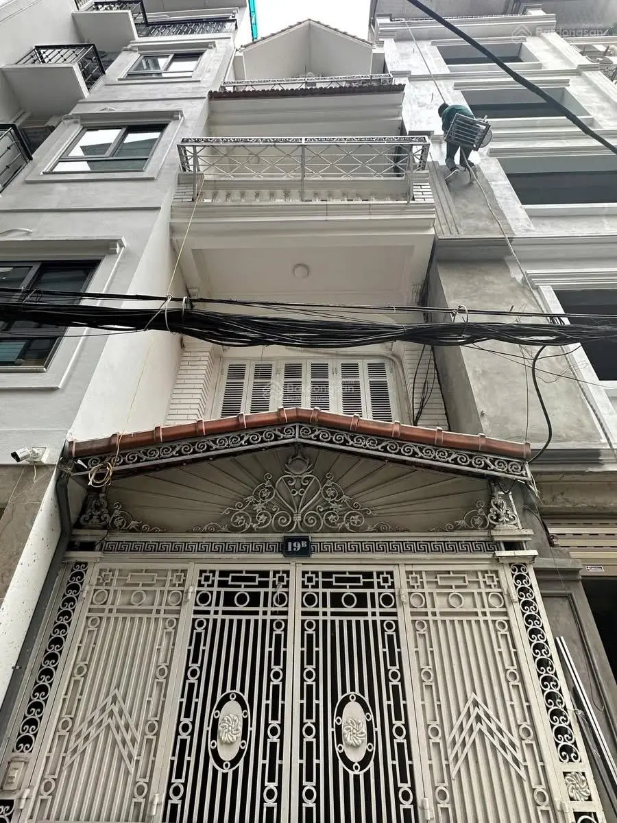 Bán nhà cầu giấy ô tô vào thang máy