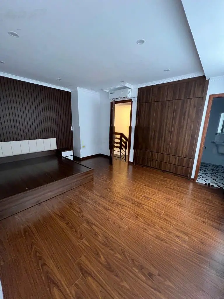 Nhà đẹp ở ngay - thiết kế hiện đại - hộ khẩu Hoàn Kiếm - 2 bước ra phố giá chỉ 10.5 tỷ