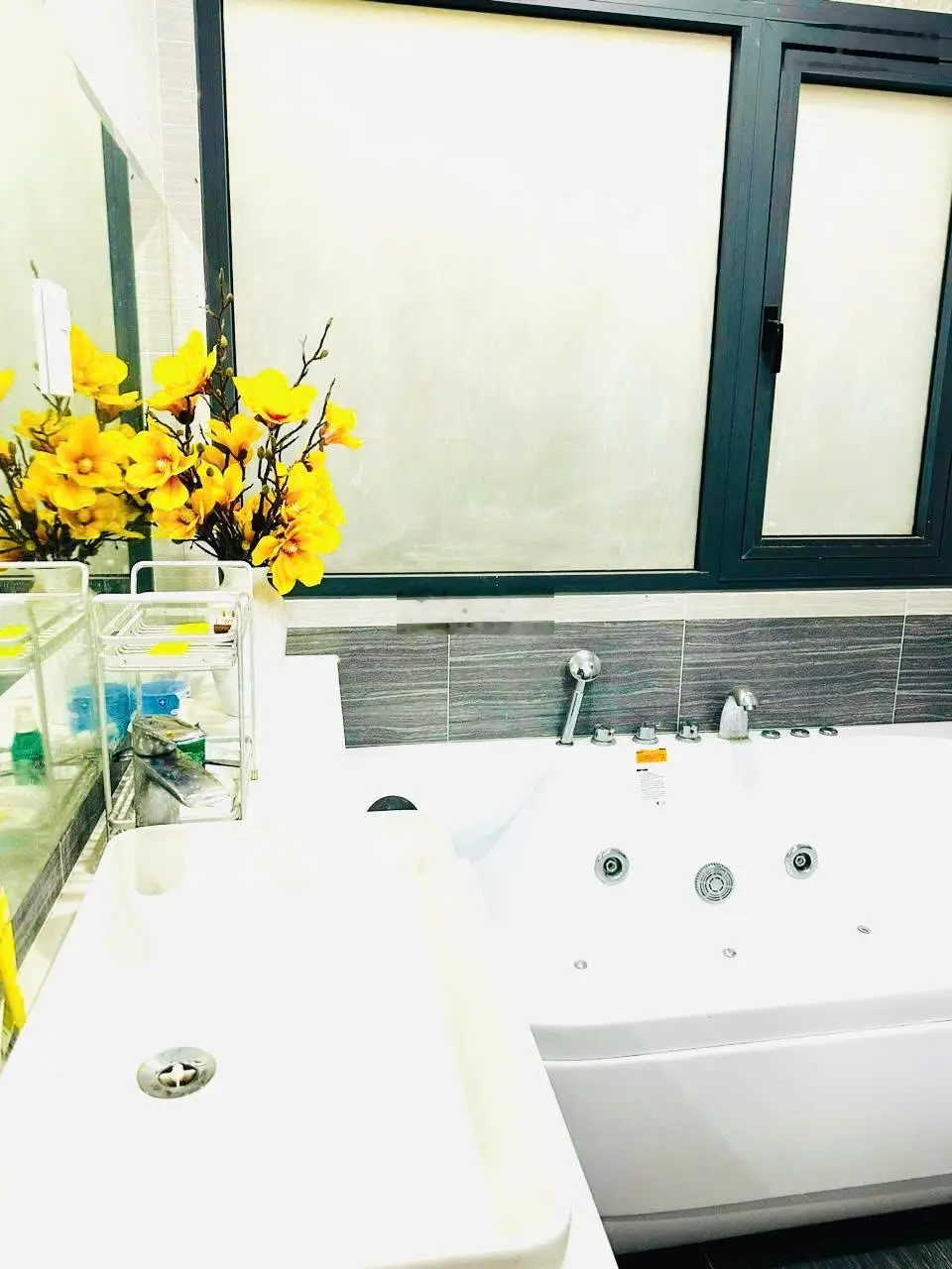 Nhỉnh 18 tỷ - Nhà đẹp đường 12m 4 tầng - 5x27.7m 137.4m2 5PN 5WC - Full NT Châu Âu, Tây Thạnh QTP