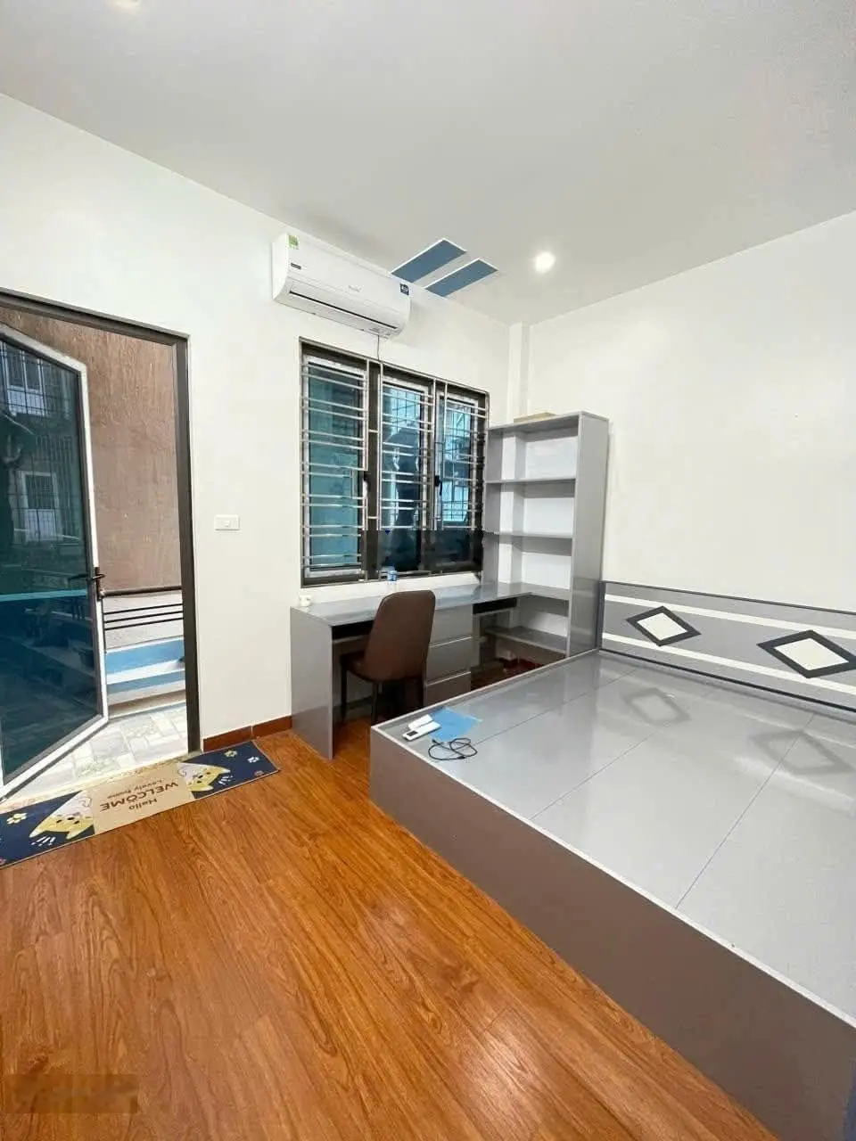 Phải nhanh mới kịp! Nhà sổ đỏ quận Hoàng Mai gần Bách Kinh Xây 43m2*4T*5PN*6,8tỷ full nội thất