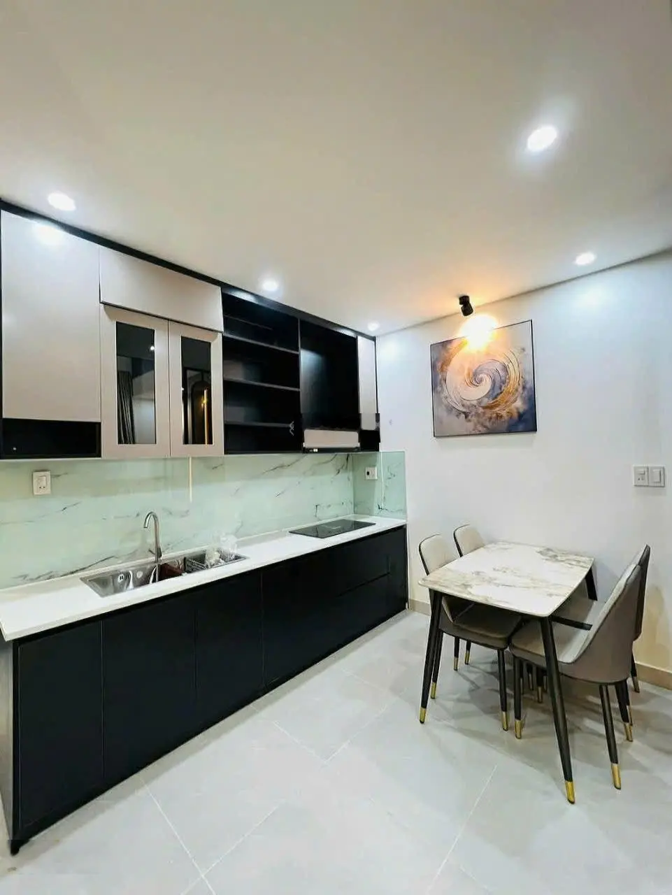 Nhà đẹp 50m2, 2 tầng, 3 phòng ngủ ( có phòng ngủ dưới) , gần biển 200m ,thanh khê