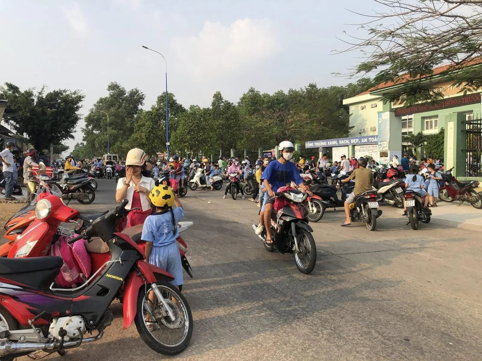 Gia đình cần tiền bán gấp lô đất ngay Mỹ Phước 4 và 3, đường nhựa 16m, gần các tiện ích