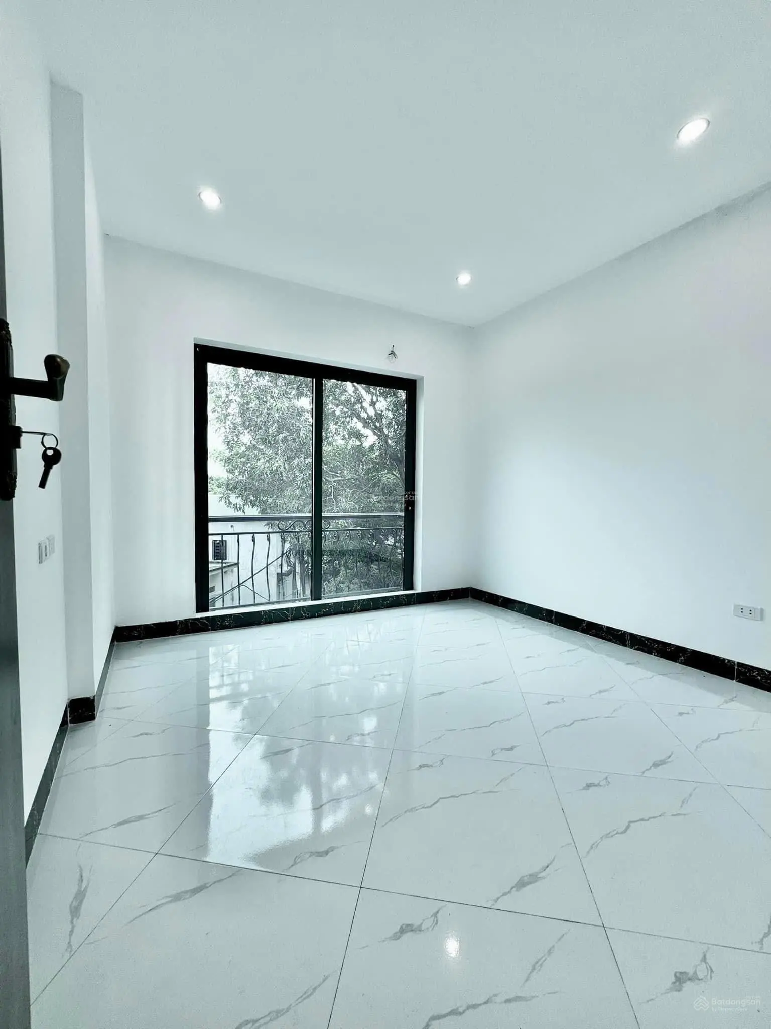 Chỉ 2,2 tỷ có nhà 4 tầng*33m2. ngõ rộng ô tô đỗ cổng. cách trung tâm hà đông chỉ 5km.gần trục qlộ 6
