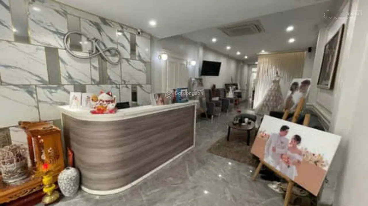 Bán gấp giá Đầu tư, nhà MP Đặng Văn Ngữ, 85m2 25.6 tỷ, vỉa hè rộng kinh doanh sầm uất, 2 thoáng.