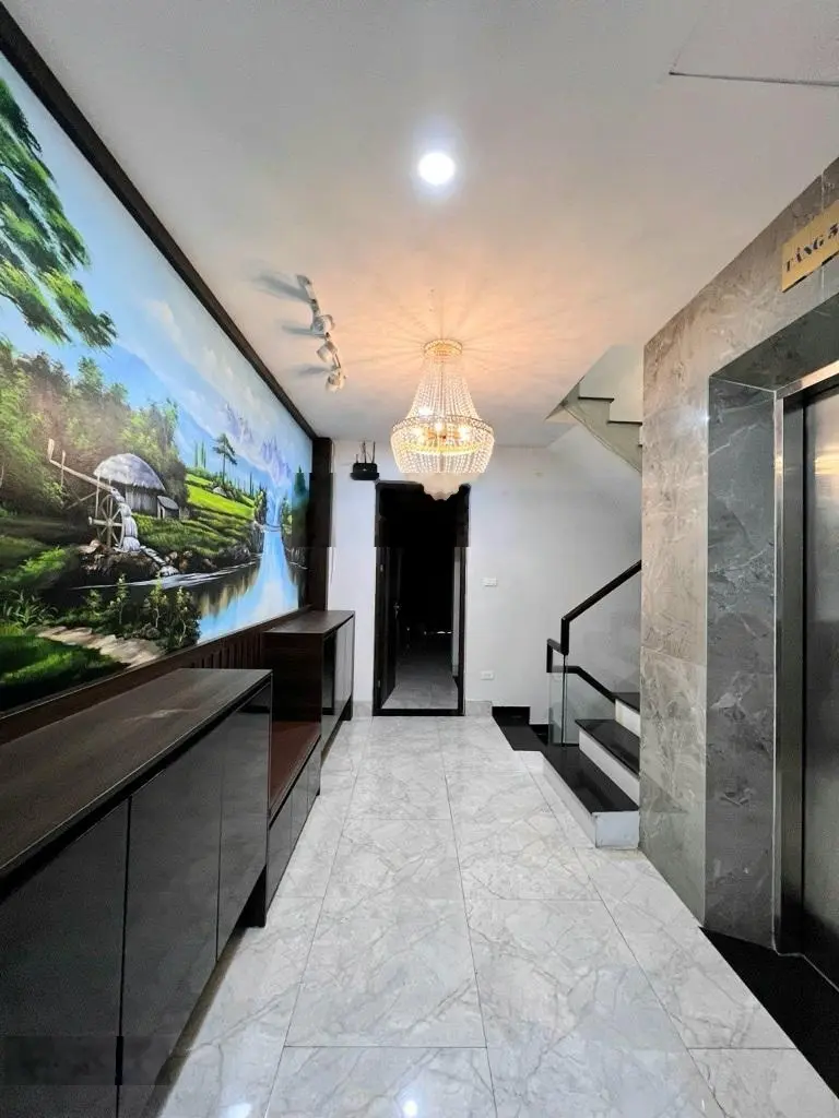 Nhà phố hoàng cầu, 64m, 7 tầng, thang máy, ô tô đỗ cửa. kinh doanh đỉnh.