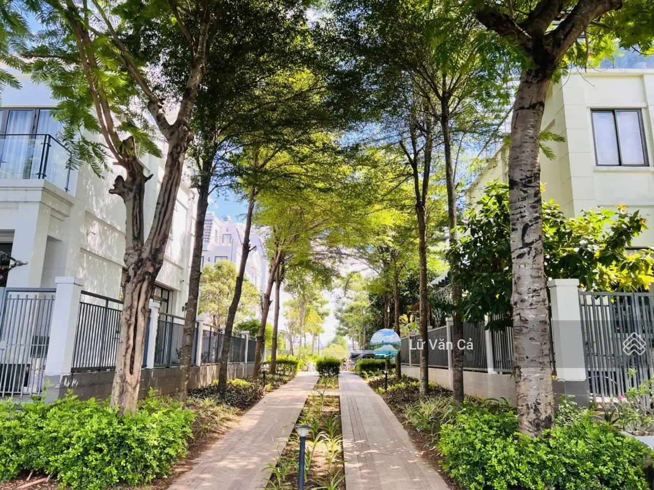 Cần Bán gấp nhà phố Lakeview City căn duy nhất dt 5x20m 1 trệt 3 lầu giá 12,8 tỷ Lh 0907860179