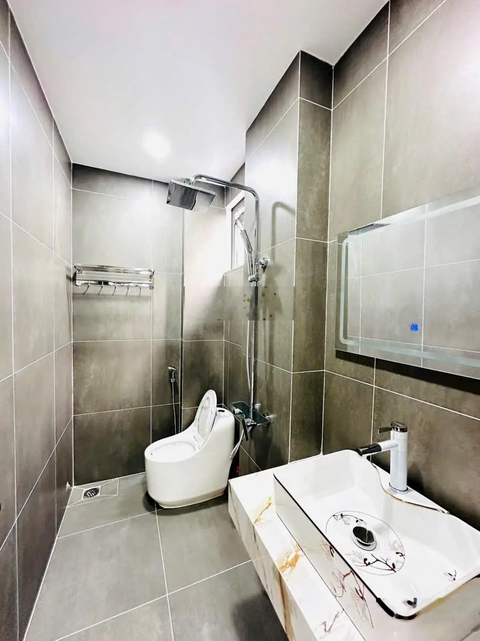 Bán Nhà 10m x 5m. Xây mới 3 lầu hẻm 10m chỉ sau nhà mặt tiền đường Liên Khu 2-5 P.Hiệp Thành