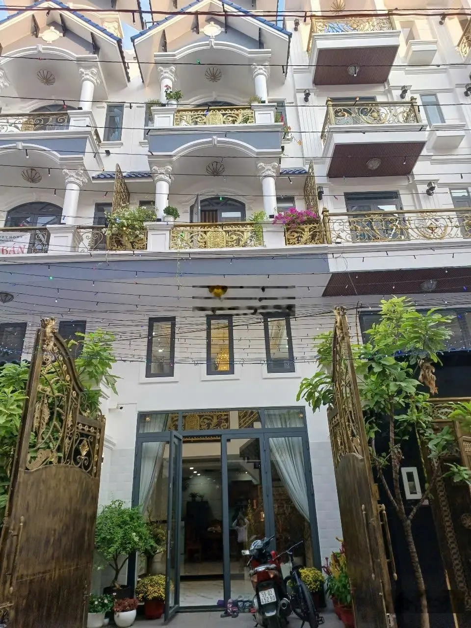 Bán Căn Nhà Đẹp Xuất Sắc nằm Sát Bên Vạn Phúc city, 5tầng full nội thất sang xịn, đường nhựa thông