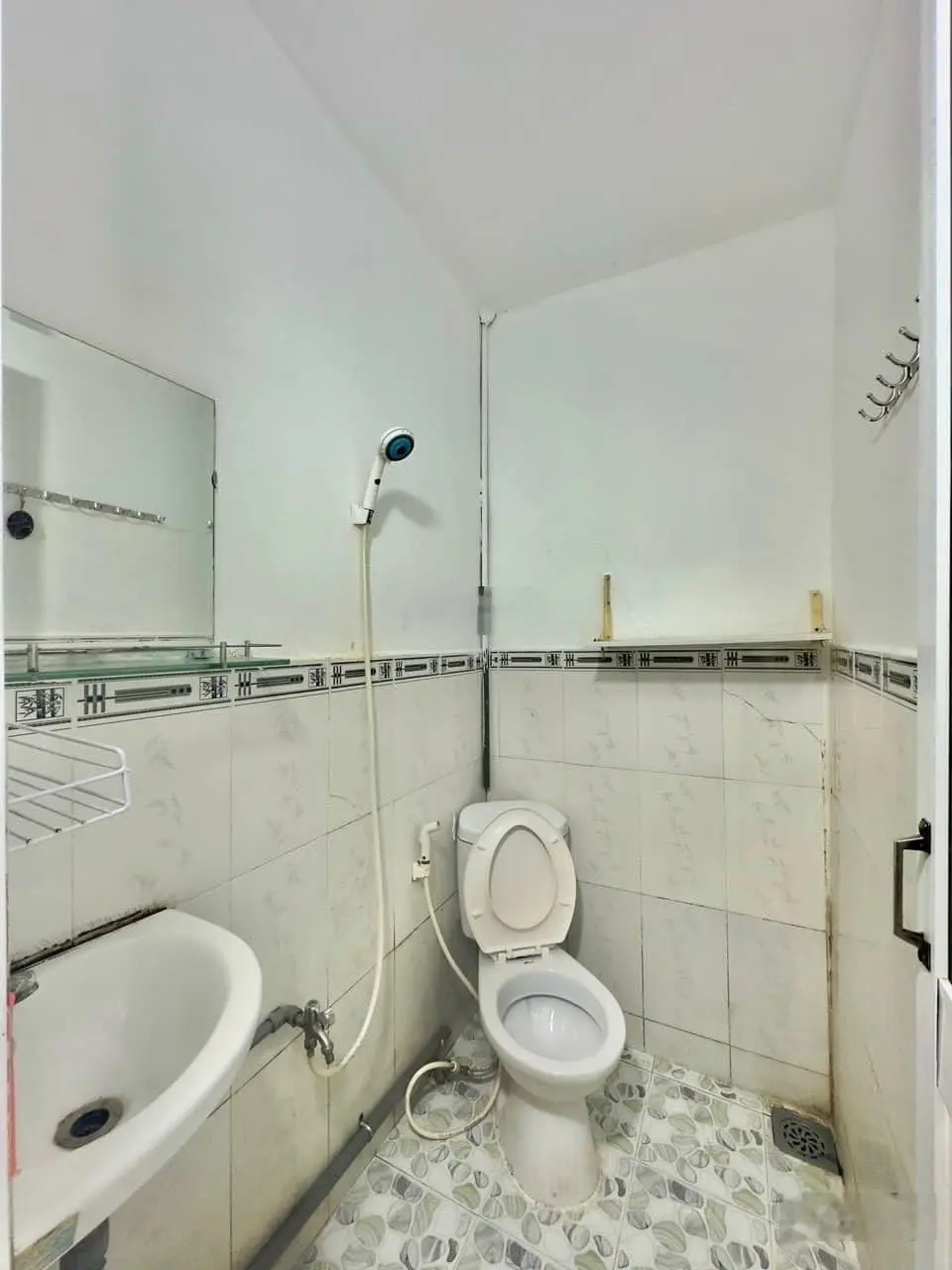 Cô 6 kẹt tiền bán lỗ nhà Tôn Đản, Q. 4, 2tỷ380 55m2, 3PN SHR