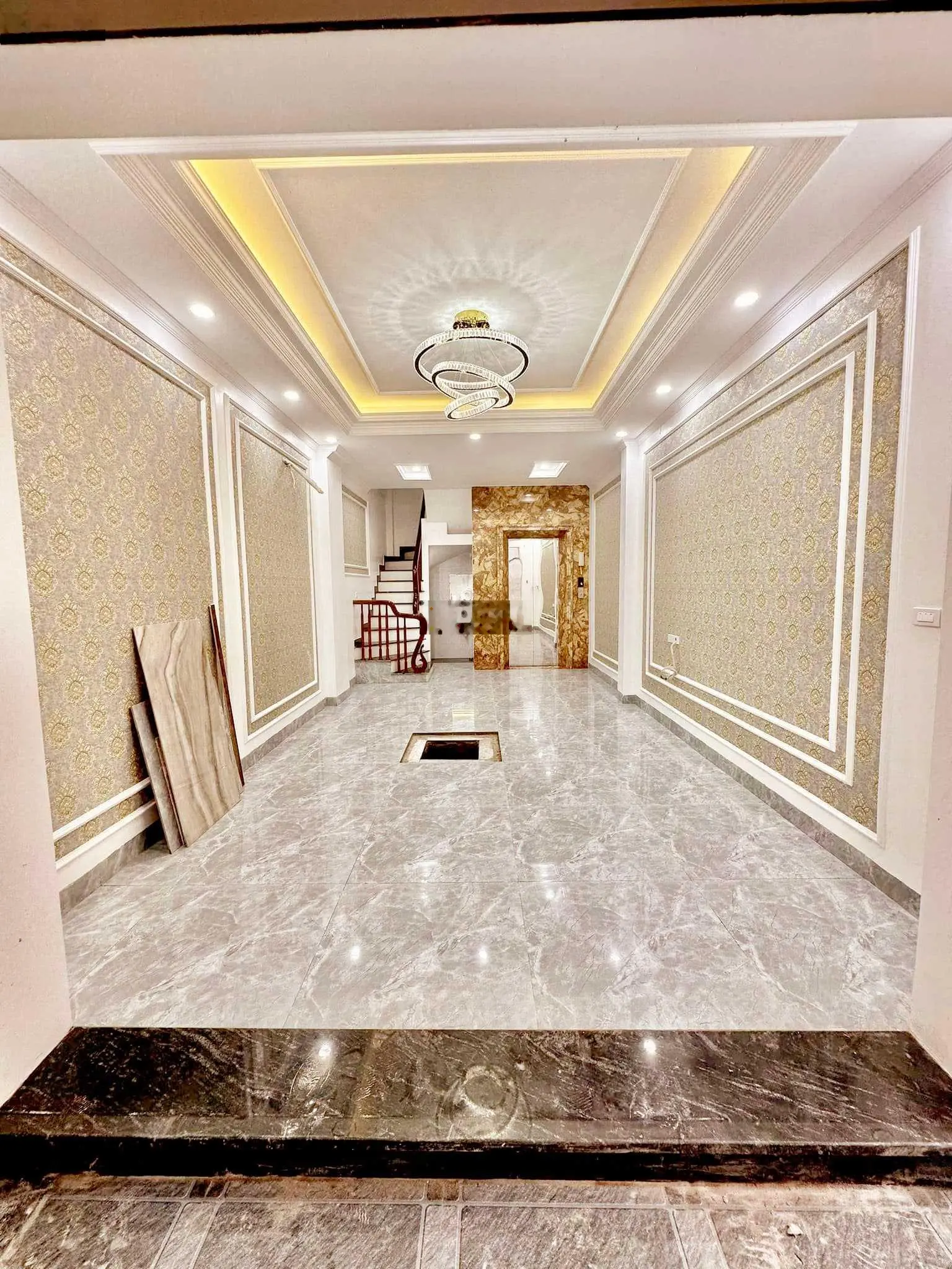 Bán nhà Khương Đình - Thanh Xuân - 80m ra mặt phố - giáp Ngã Tư Sở - 42mx 6 tầng thang máy