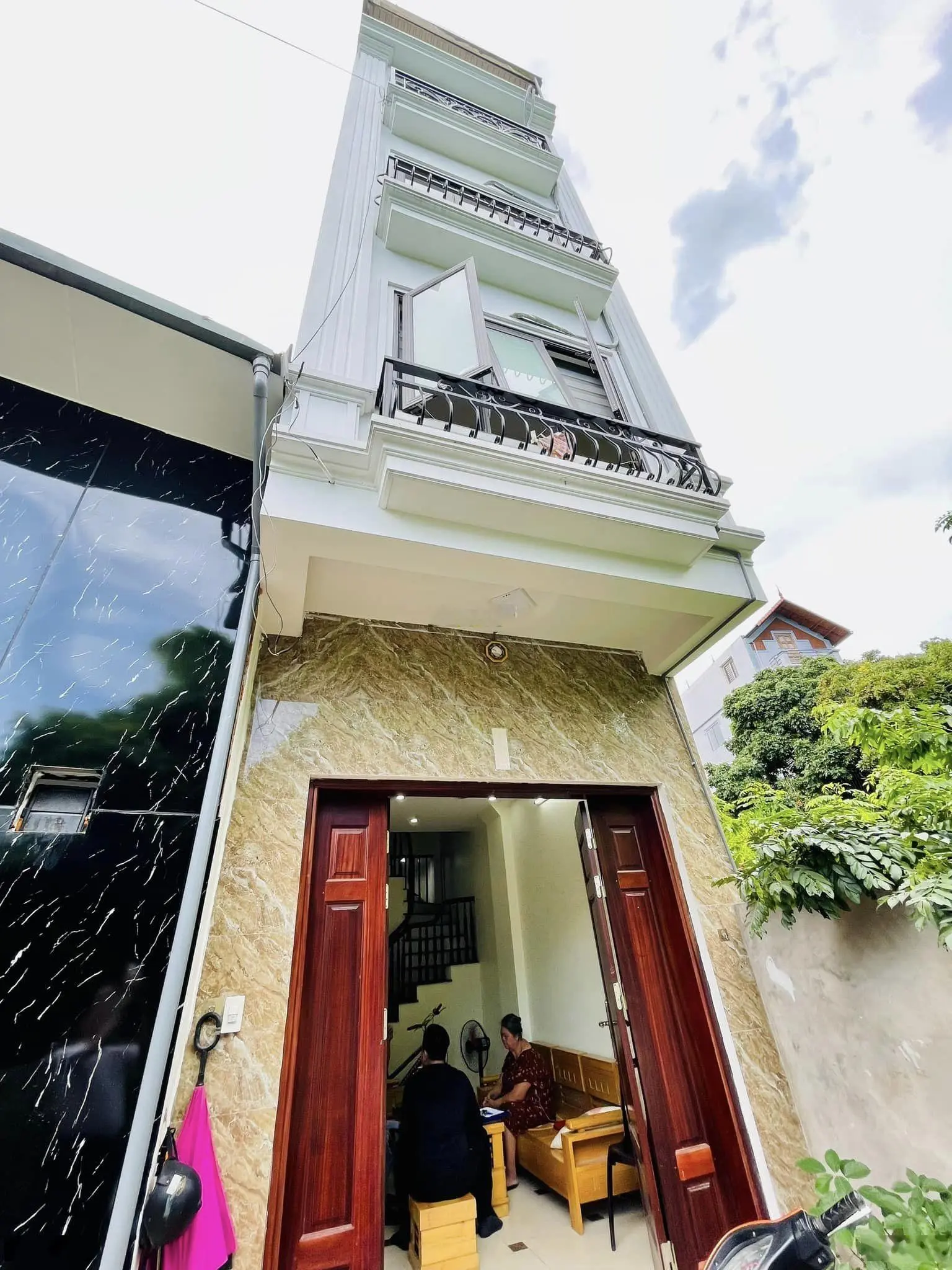 Bán nhà Tây Mỗ giá chỉ 4,25 tỷ diện tích 45m2 - 5 tầng - 4 PN - cách ô tô 30m, ngõ rộng thoáng