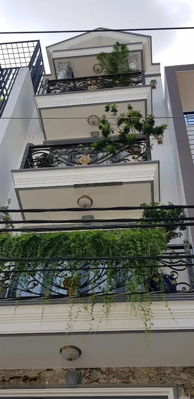 Nhà 5 tầng giáp quận 10 hẻm thông từ Lý Thường Kiệt qua Cách Mạng Tháng 8 giá bán 13 tỷ
