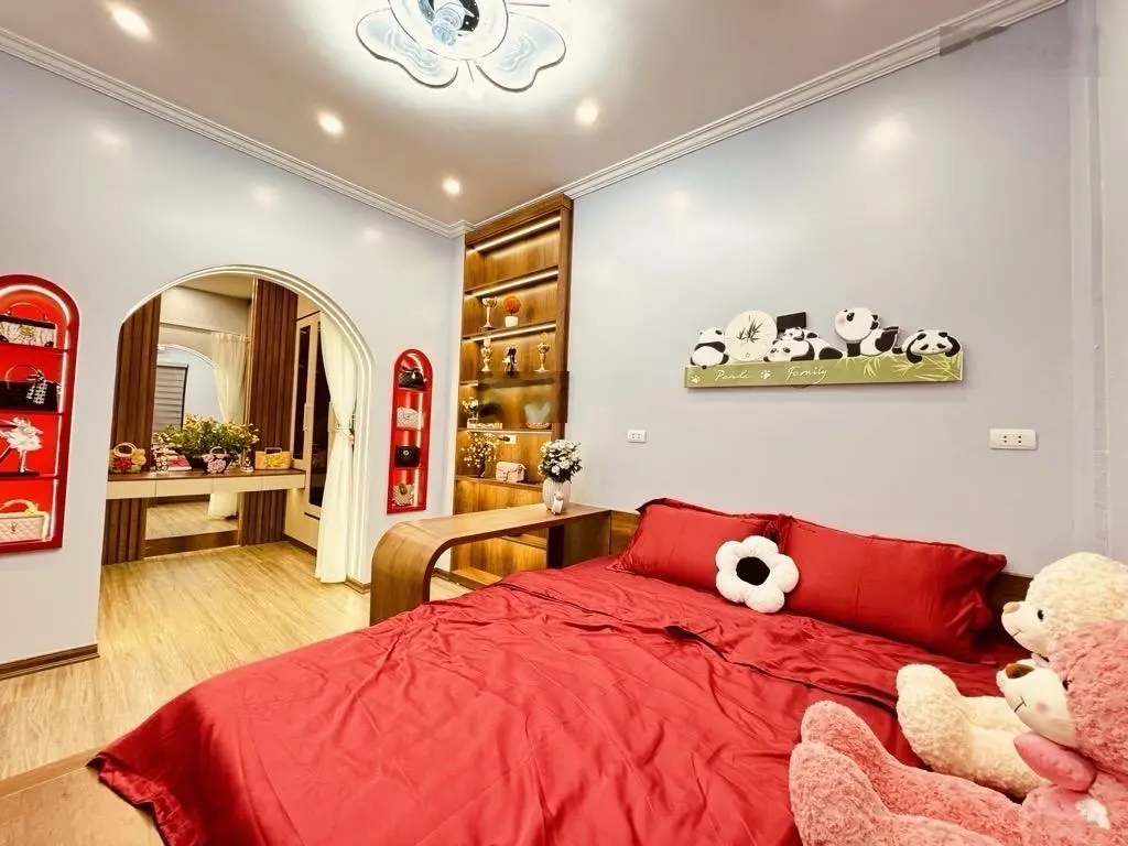 Bán nhà Hoàng Mai - ô tô đỗ cửa vào nhà - Kinh doanh đỉnh - 40m2 - 4PN. Giá: 7,8 tỷ. LH: 0779 548 ***