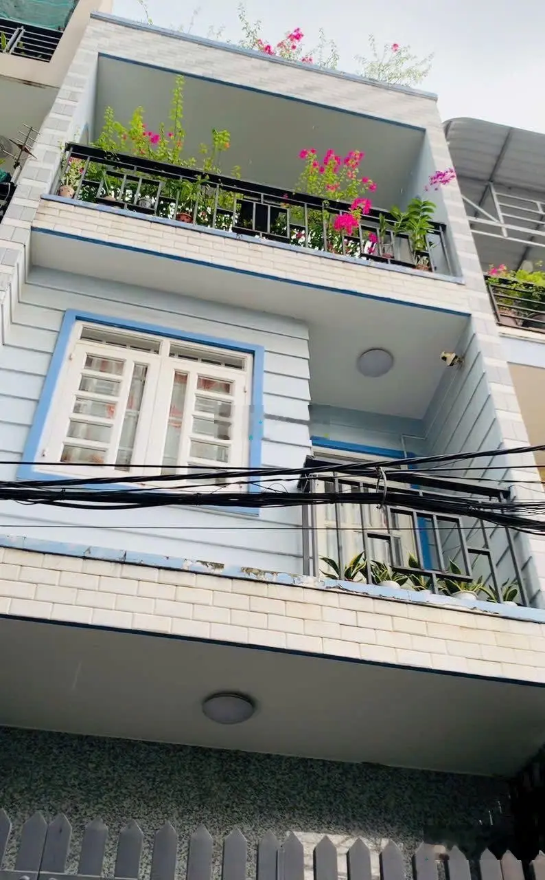 Bán nhà HXH 1trệt 2lầu + sân thượng, 3WC + 4PN, ngay chợ Xuân Hiệp, P. Linh Xuân, sổ hồng hoàn công