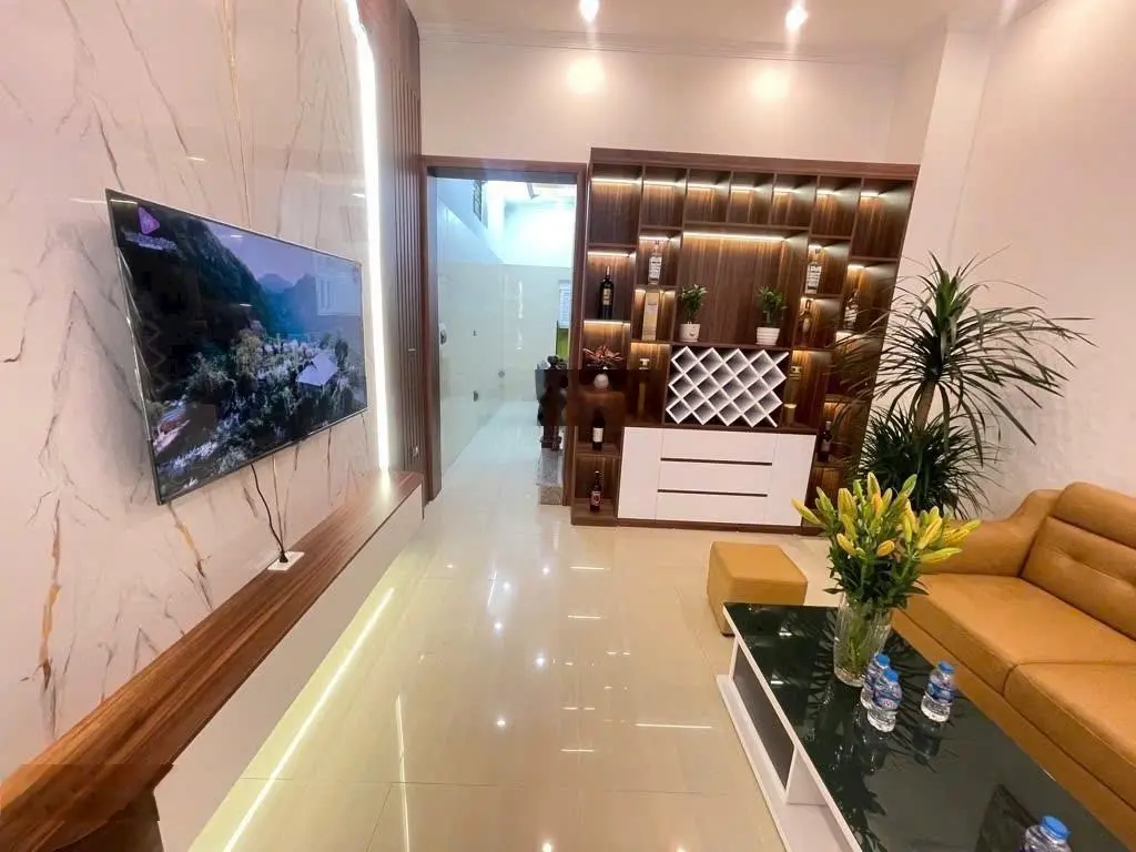 Bán nhà khu ngã tư sở dt 60m x 5 tầng. Giá 8.2 tỷ