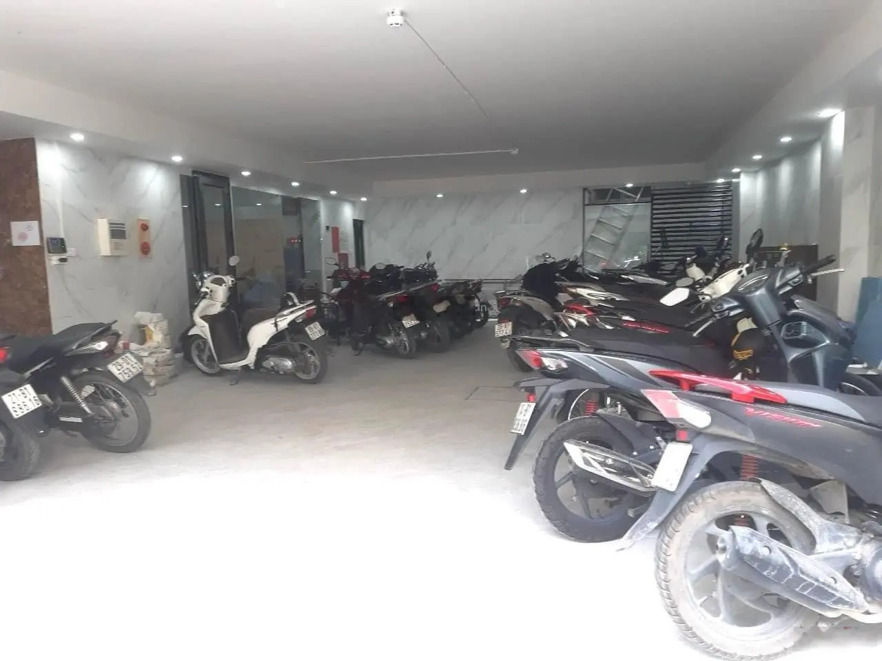 40ty - phố dương khuê - toà building 9t thang máy thông sàn - đường oto tránh -nhà mới đẹp đủ pccc