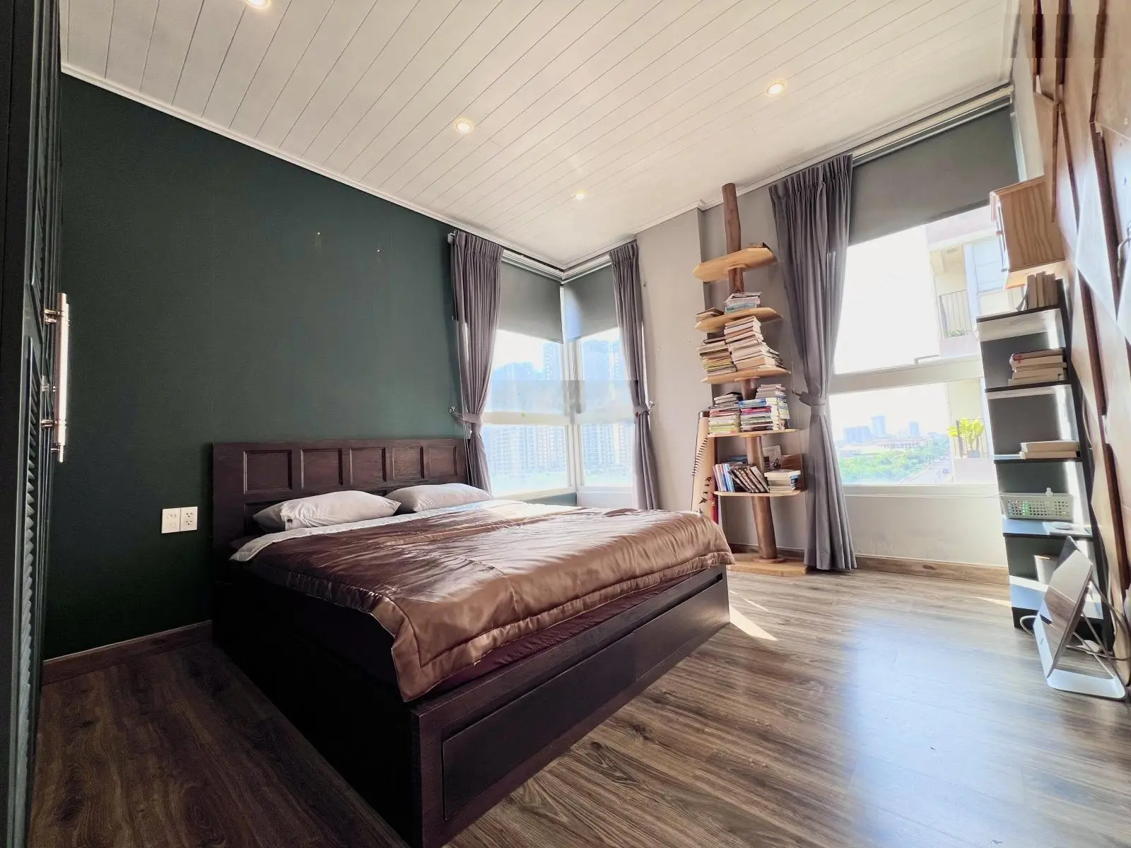 Bán penthouse cao cấp khu Star Hill, Phú Mỹ Hưng Quận 7 căn góc view Q1 nội thất cao cấp giá tốt