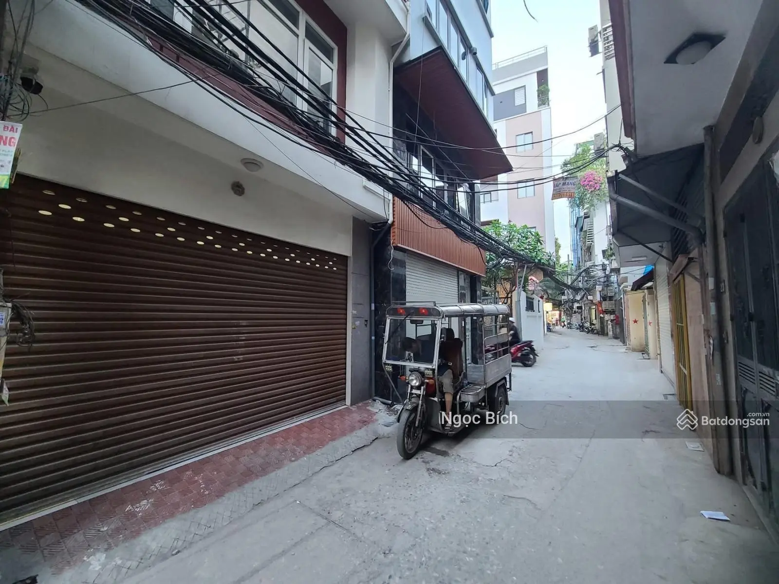Lê Trọng Tấn - ô tô vào nhà - gần phố - nhà dân xây chắc chắn, kiên cố - Sổ đỏ vuông đẹp