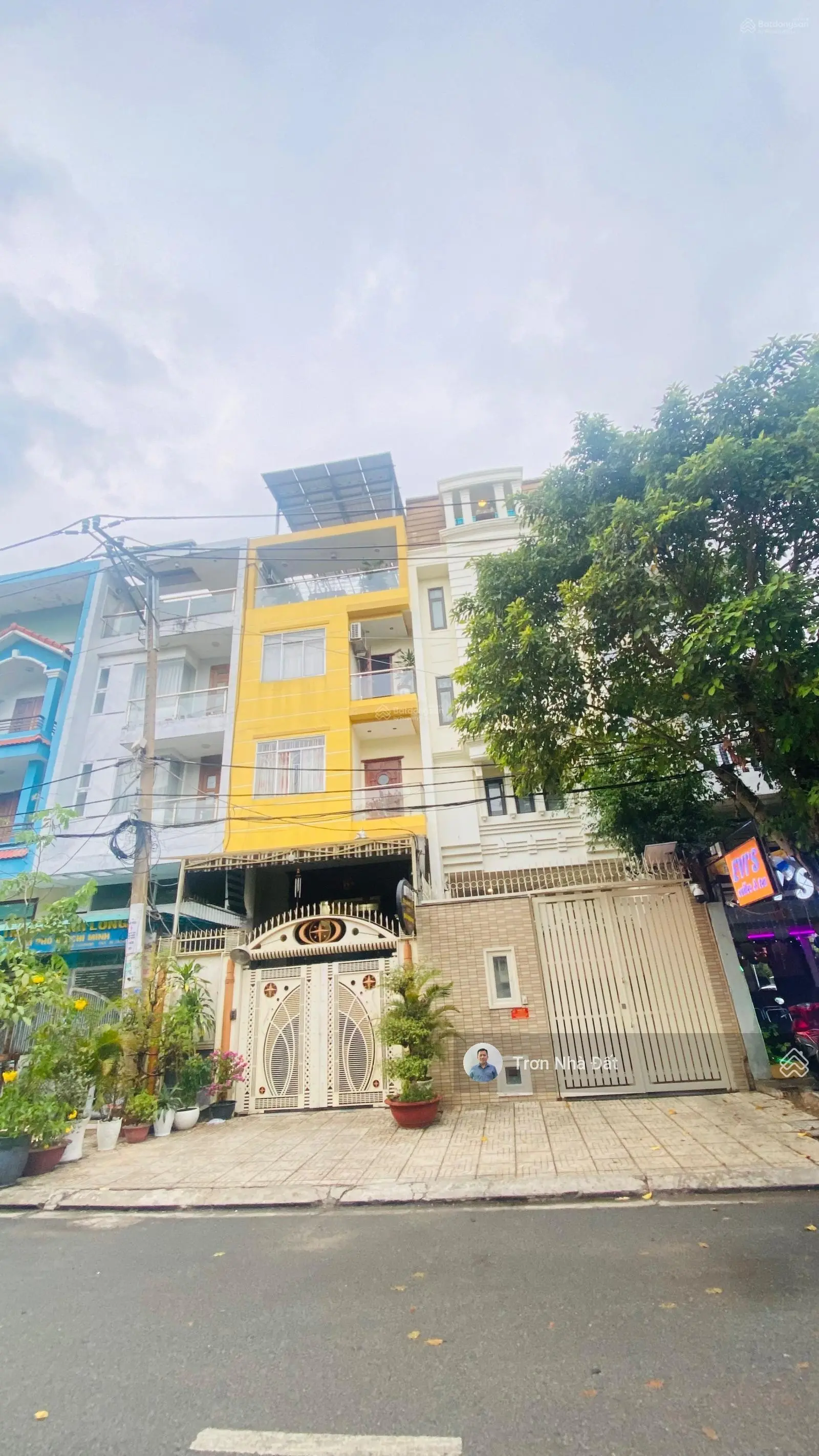 Tôi bán nhà mặt tiền đường số 8 khu Trung Sơn hầm 5L giá mềm 20 tỷ call 0909 227 ***