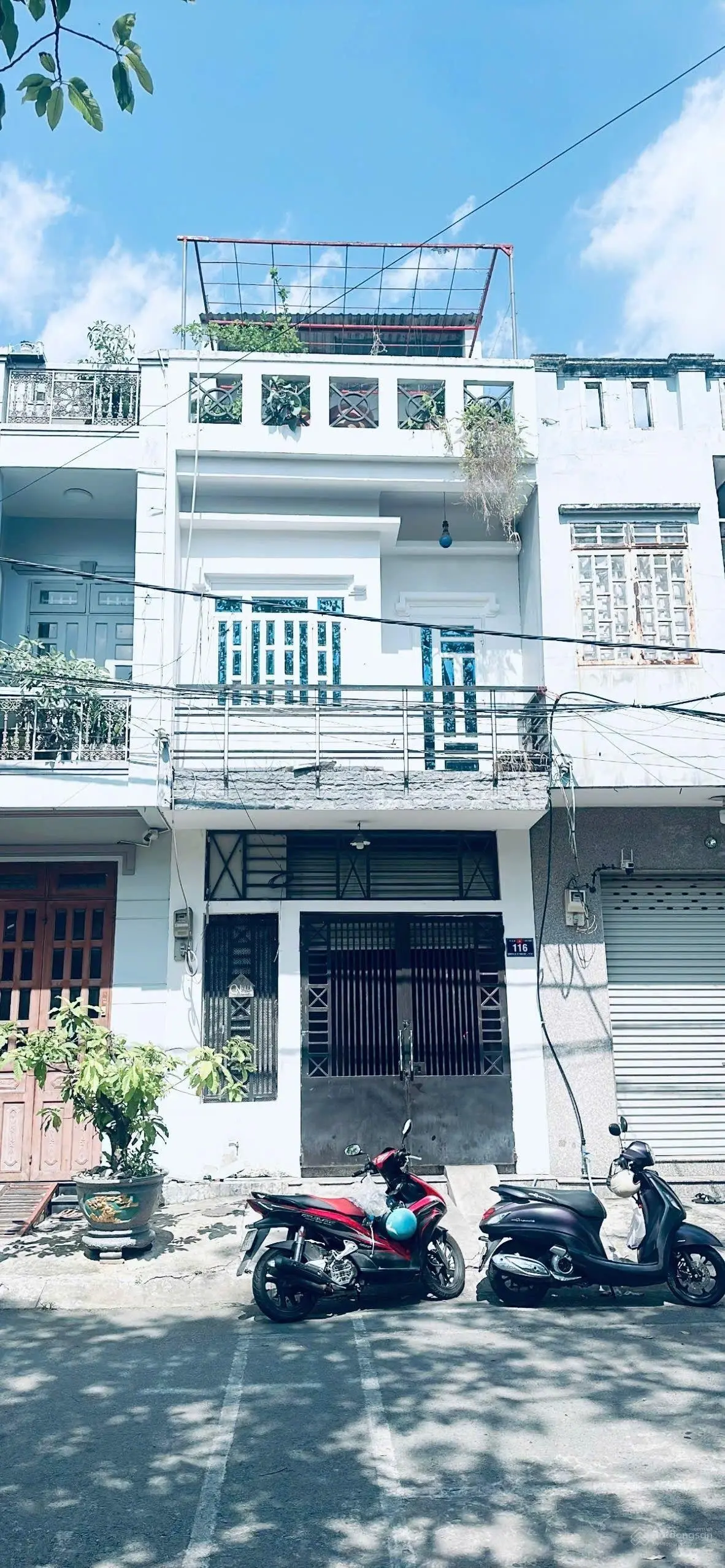 Nhà 2 lầu gần chợ xóm vắng giá 4 tỷ 300 triệu