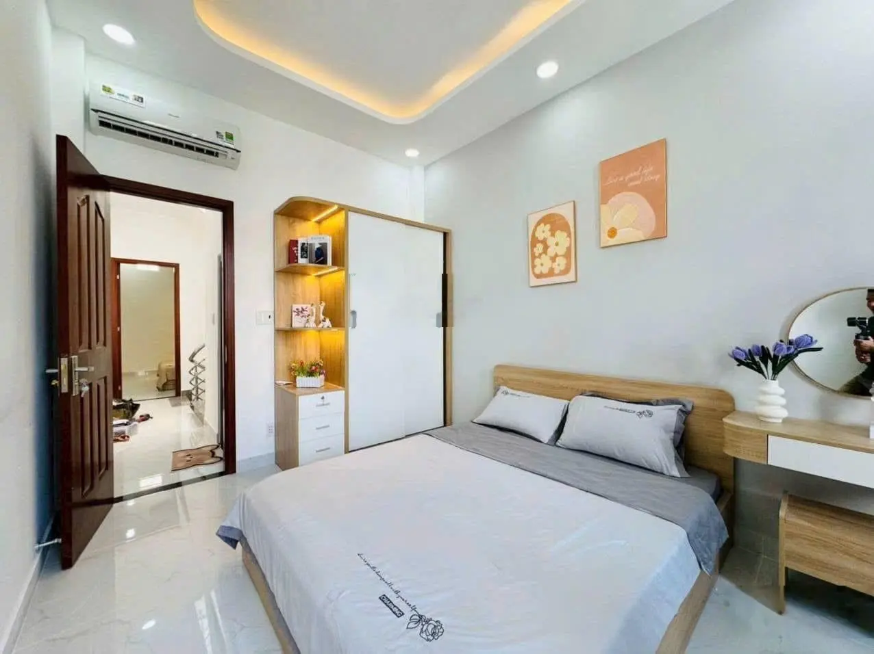 Nhà đẹp mới 90% đường Trương Định, Quận 3 / 60m2 (sổ hồng riêng) LH: 0903315821