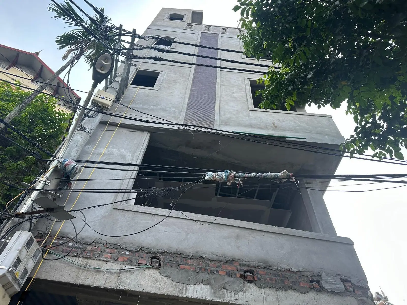 Bán nhà riêng 2 MT, 5 tầng đường ô tô thông thoáng ngay trung tâm xã Di Trạch