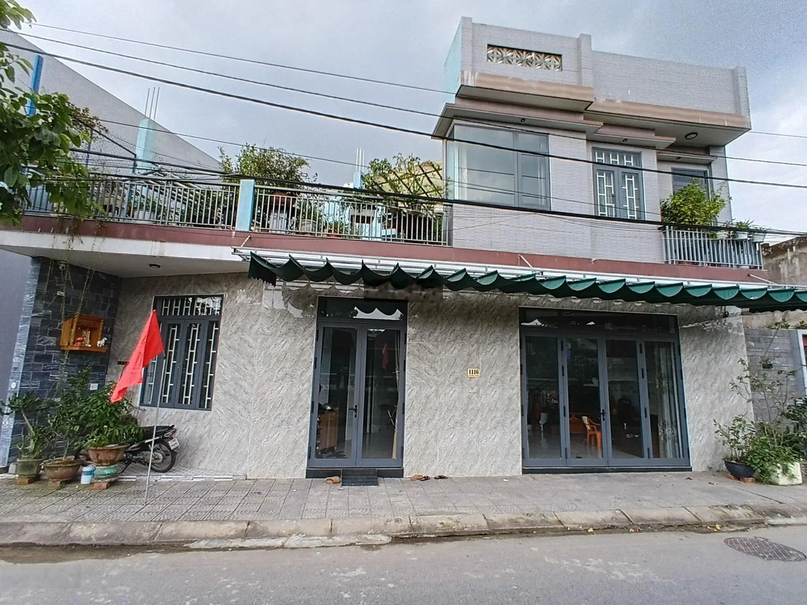 Nhà 2 TẦNG mặt tiền TRƯỜNG CHINH dtsd 120m2,Full NỘI THẤT, 3 Phòng ngủ