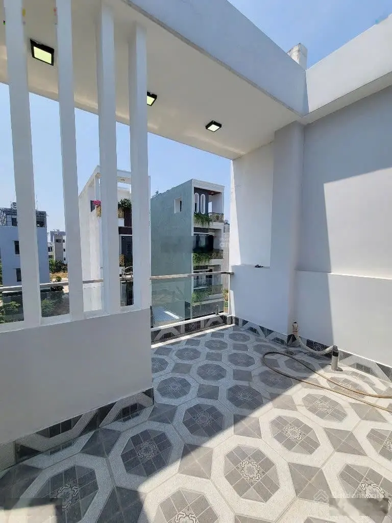 Nhà hoàn công gần làng đại học quốc gia HCM