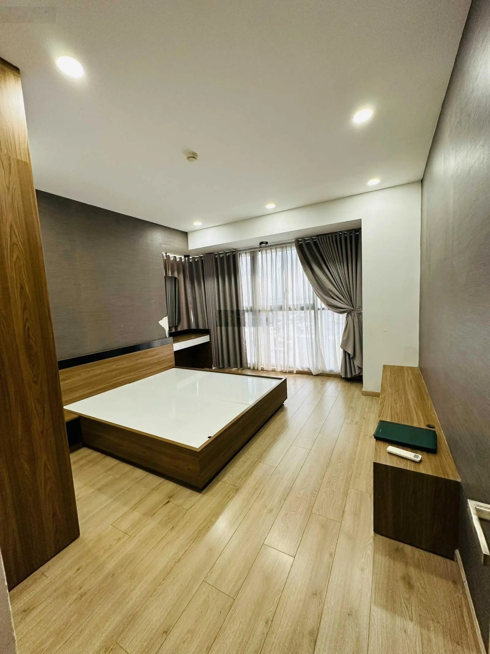 Bán căn Emerald - 104m2 - 3PN - 2WC giá 4.650 tỷ bao phí thuế. Nhà full NT. Liên hệ