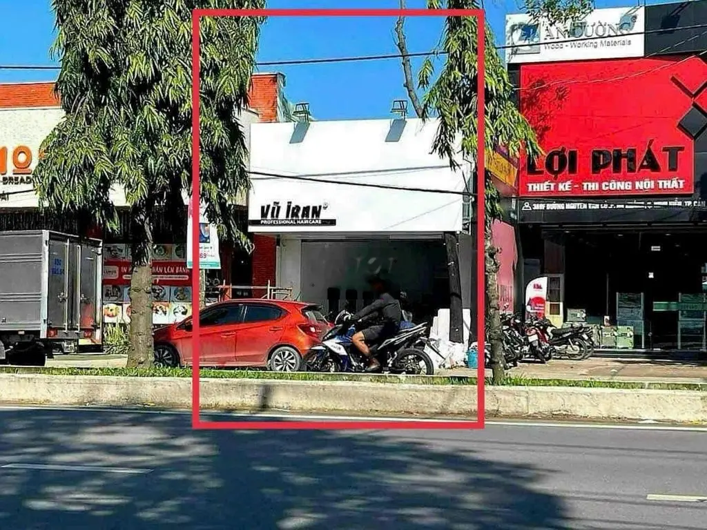 BÁN NHÀ MẶT TIỀN ĐƯỜNG NGUYỄN VĂN CỪ đối diện BV ĐHYD . Giá 11,8 tỷ