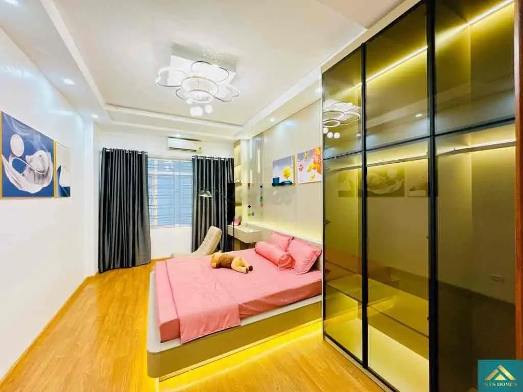 Trần Bình , 5 tầng , dân xây , lô góc 3 thoáng , sổ nở hậu , chào 6,6