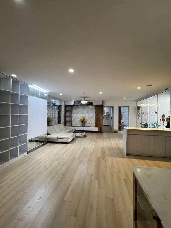 Căn hộ góc siêu hiếm 3 ngủ, 2 vệ sinh gần ĐH Thương Mại, Q Nam Từ Liêm, DT: 155m2, 7.5 tỷ