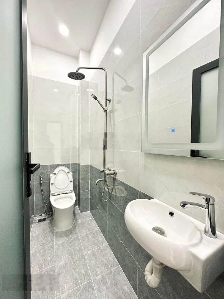 Bán nhà gần chợ Bà Hom, trệt/lầu