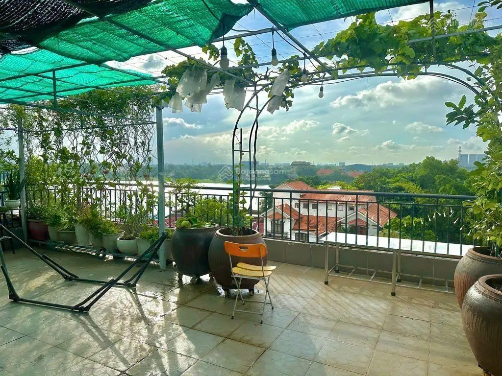 CHDV Cao Cấp Mặt Tiền Ngang 8m x 20m Khu Biệt Thự Bên Sông Đường Rộng 12m Dòng Tiền Gần 1tỷ /Năm.
