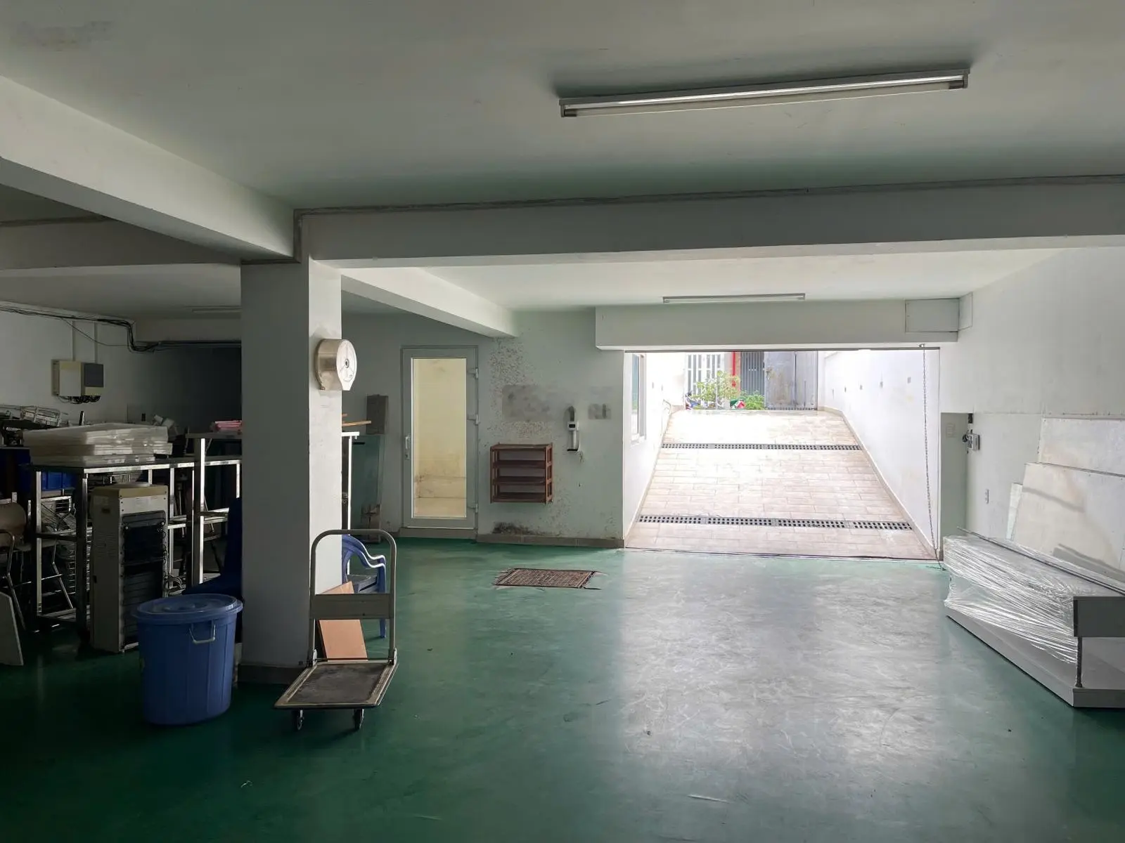 Bán tòa nhà văn phòng đường Lê Văn Lương DT 10 x 25m. hầm 5 tầng ST. DTXD 1010. Giá 29 tỷ