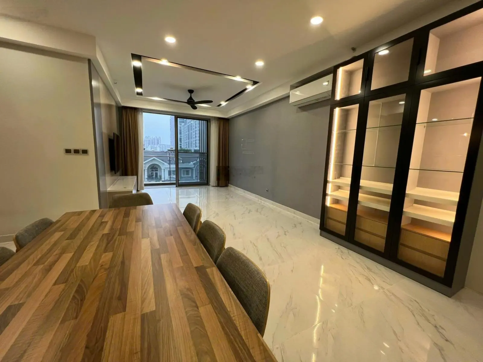 Cần bán gấp căn hộ The Grande (M5) - Midtown siêu rộng-DT 140m2 căn góc giá 10.2 tỷ. LH 0933 233 ***