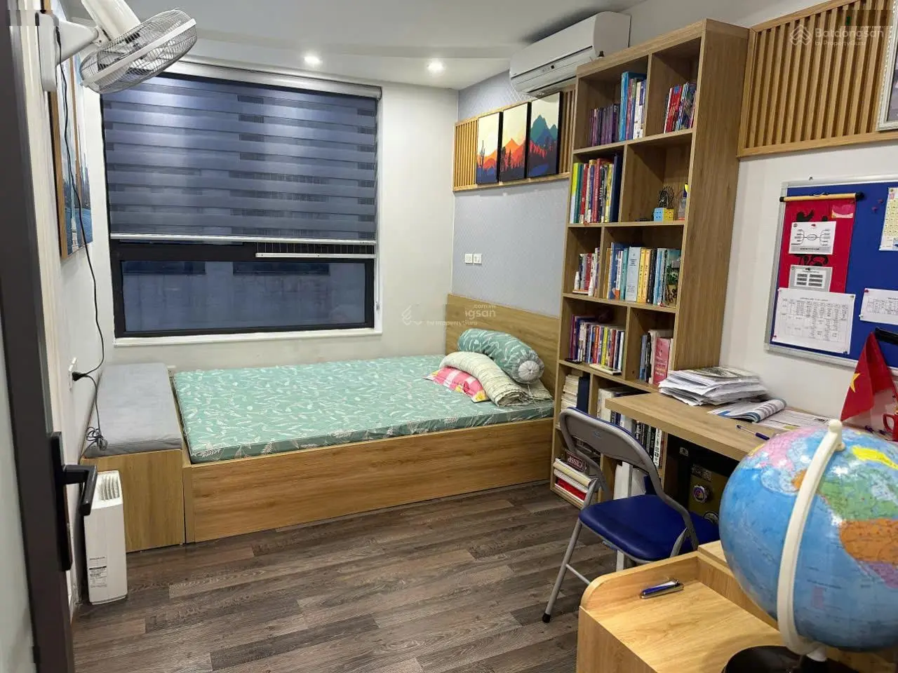 Chính chủ bán căn 2PN 96m2 tại Golden Land tòa C ban công ĐN full đồ tầng trung, sổ đỏ, giá 5.7.tỷ