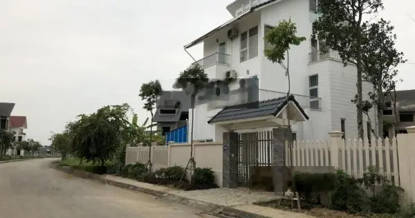 Chính chủ bán BT ngôi nhà mới 232m2 giá cả xây 6xt/m2, LH 0983 968 ***