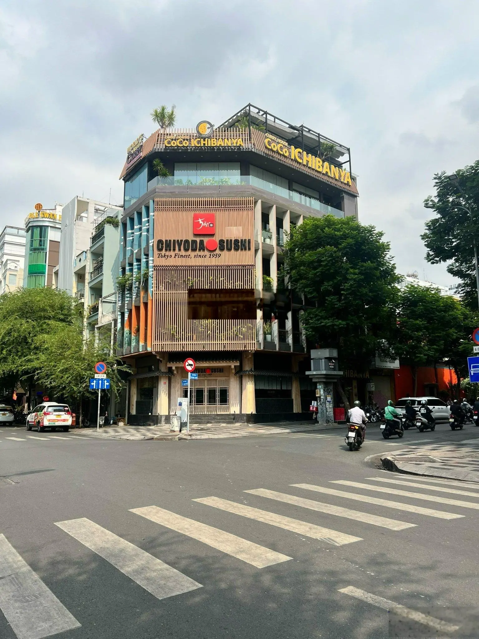 Ngộp bank bán nhà đường Phan Xích Long, P. 2 Phú Nhuận 8x18m hầm 5 tầng HĐT: 210tr/tháng giá: 62 tỷ