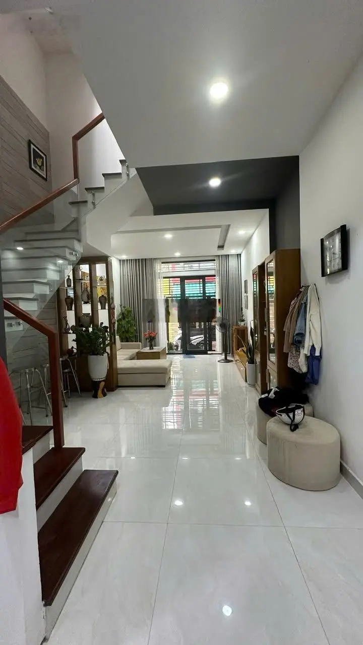 Nhà 3 tầng cần bán nhanh- TT TP Đà Nẵng- Lý Tự Trọng, ngay góc Đống Đa- Nhà mới vào ở ngay- DT 70m2