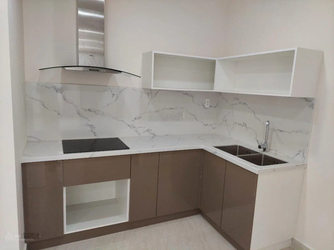 Bán căn hộ Park Legend, 2PN, 2WC, 72m2, nội thất cơ bản, giá: 4 tỷ 8, LH: 0908 435 ***