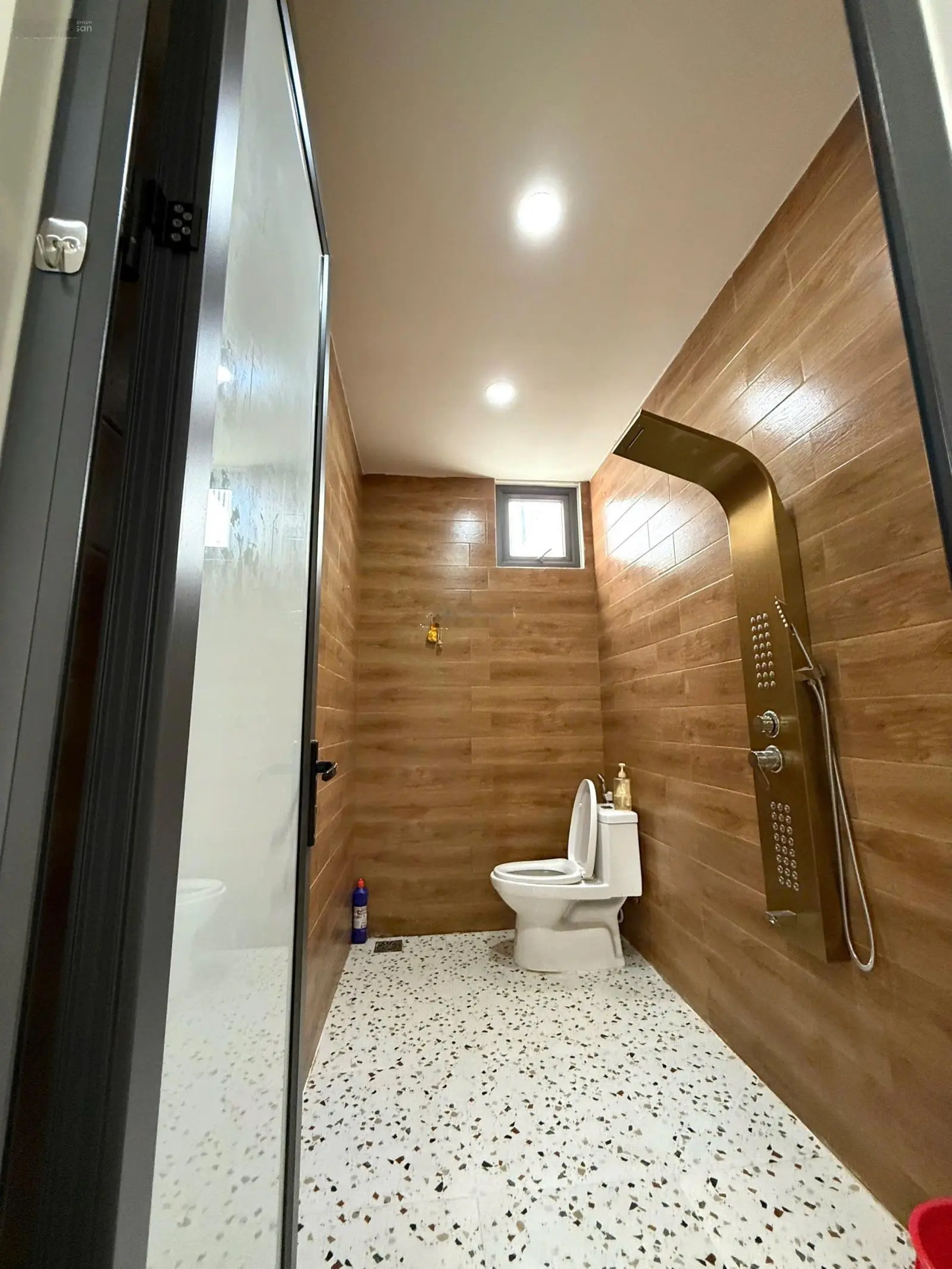 Bán nhà 6m x 30m full nội thất đường Y Wang ngay cổng chào Eakao