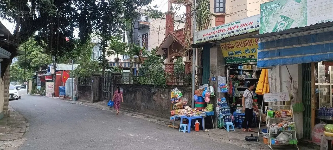 Chuyển nhượng 235m2 đất thổ cư, sẵn nhà, đường lớn tại thị trấn lương sơn, hòa bình. giá đầu tư