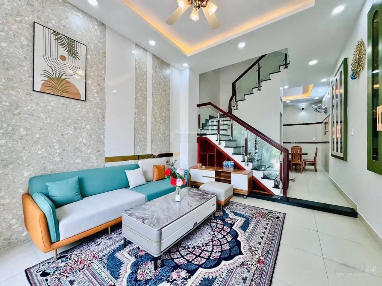 Siêu phẩm nhà đường 3 Tháng 2, Quận 10. Kế bên Vạn Hạnh Mall. 52m2 giá chỉ 3tỷ320, có sân thượng