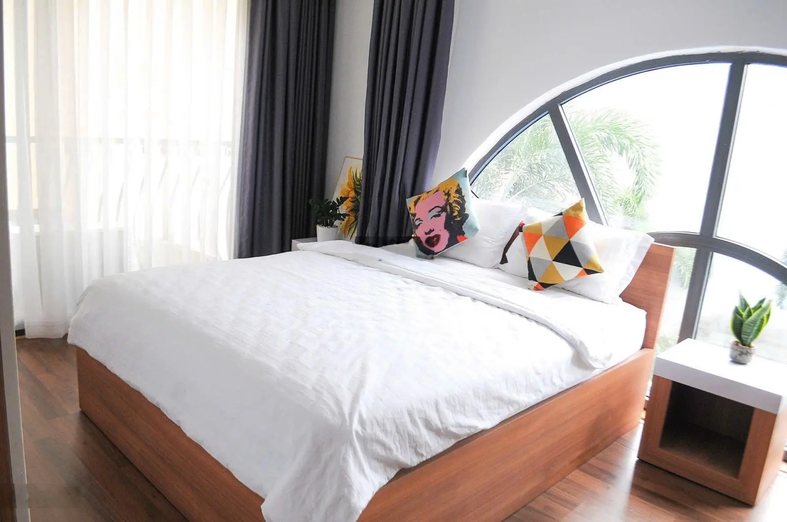 Bán gấp tòa nhà CHDV MT Đặng Dung Phường Tân Định Quận 1. DT 14x25m. Hầm 6 tầng, tự khai thác 400tr