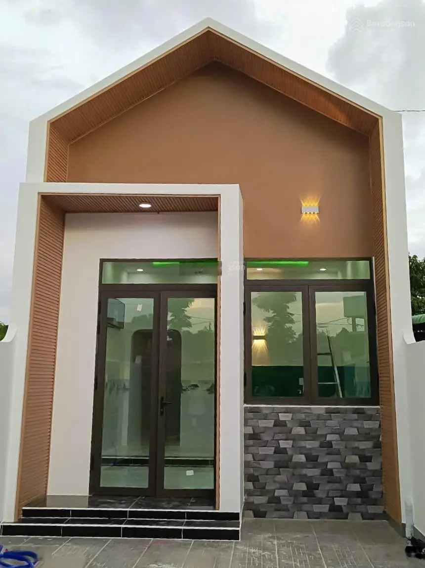 Nhà trung tâm Long Điền diện tích 90m2 2 phòng ngủ đường xe hơi khu dân cư gần nhà hát