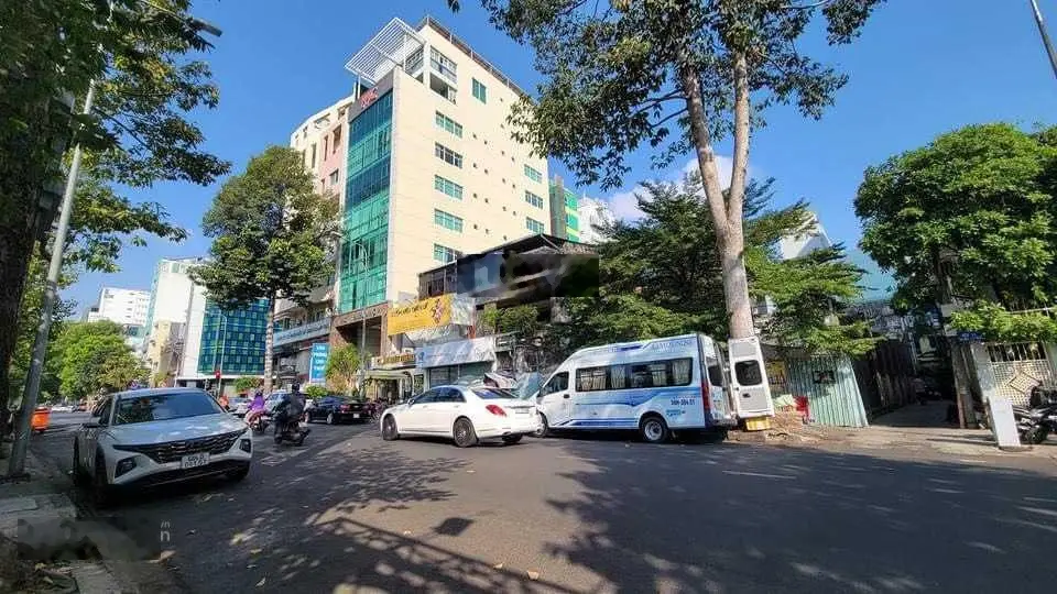 Bán đất xây CHDV vị trí sầm uất ngay Nguyễn Gia Trí P25 ngang 9x26m CN: 234m2 giá: 38 tỷ
