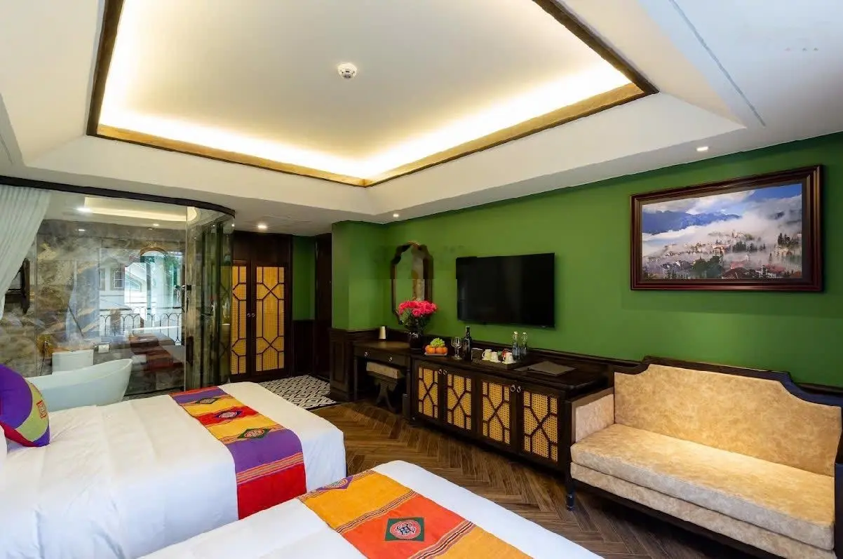 Bán khách sạn 6 tầng đẹp trung tâm Sapa