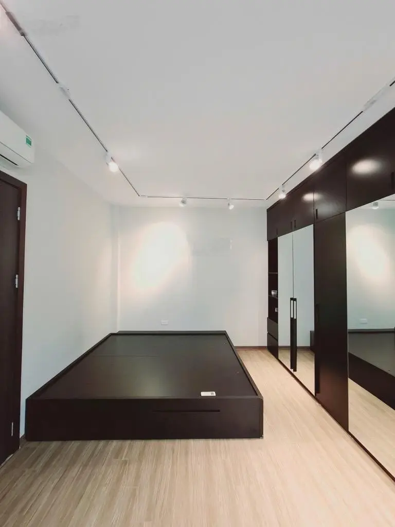 Bán nhà mới Ngọc Thuỵ, full nội thất, ngõ nông, ô tô đỗ cổng, diện tích 32m2, nhỉnh 5tỉ (tl)