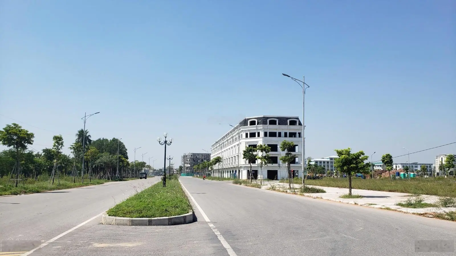 Chuyển nhượng đất nền sẵn sổ cạnh ngã 6 Bắc Giang. Trục chính đường Trường Chinh